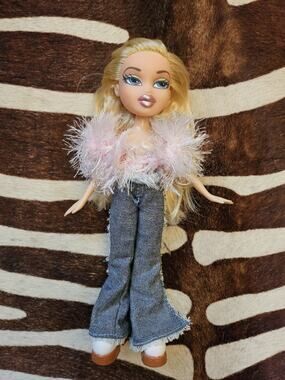 Vintage 2001 Bratz Cloe Doll